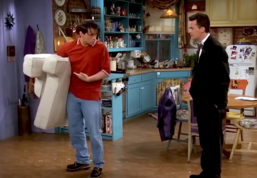Screenshot of Matt LeBlanc and Matthew Perry from the "Friends" episode "The One Where No One's Ready"