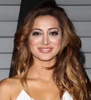 Actress Noureen DeWulf welcomes baby boy with sportsman Ryan Miller