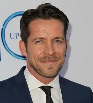 Actor Sean Maguire renews wedding vows