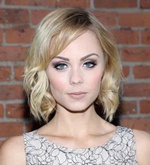Actress Laura Vandervoort engaged - report