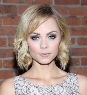 Actress Laura Vandervoort engaged - report