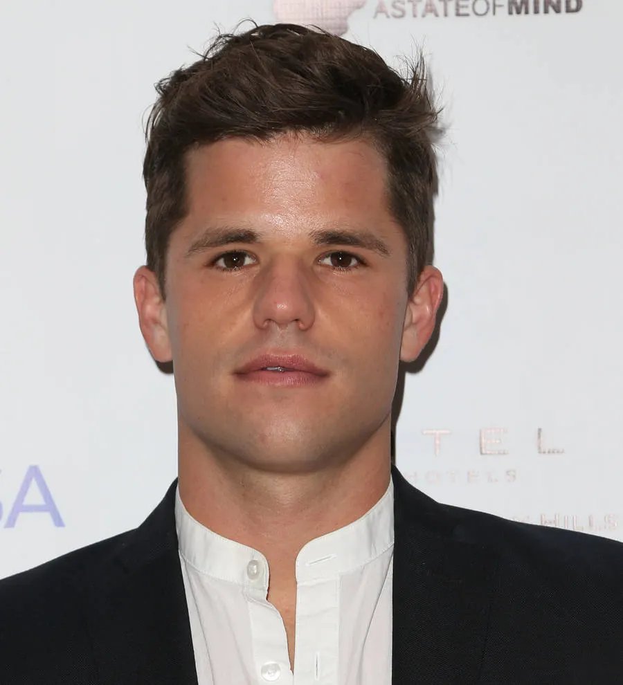 Actor Charlie Carver 'comes out' as gay