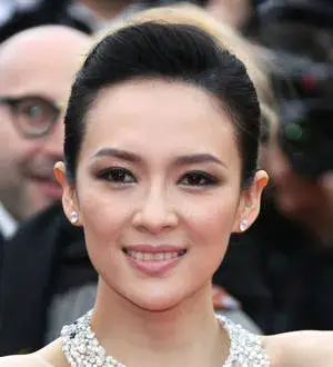 Actress Zhang Ziyi engaged
