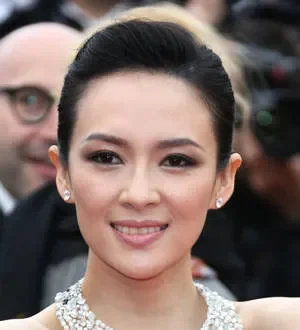 Actress Zhang Ziyi engaged