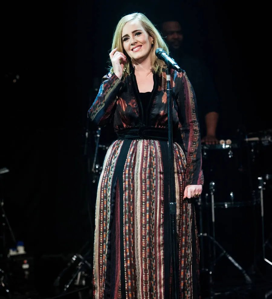 Adele ends 2015 and rings in 2016 on top of pop charts