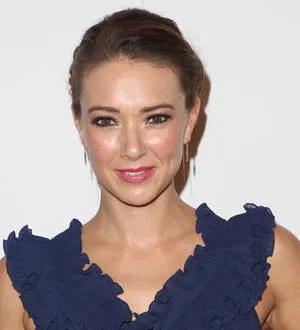 Actress Austin Highsmith making the rounds as stand-up comedienne