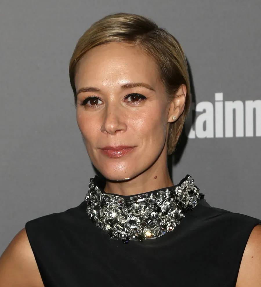 Actors Liza Weil and Paul Adelstein split