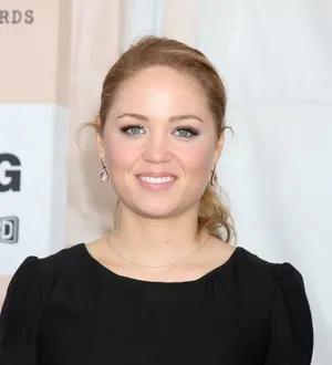 Actress Erika Christensen suffers broken arm