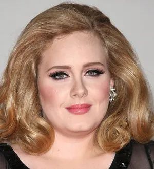 Adele goes incognito in public by wearing pyjamas