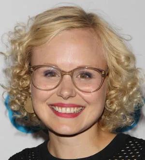 Actress Alison Pill engaged