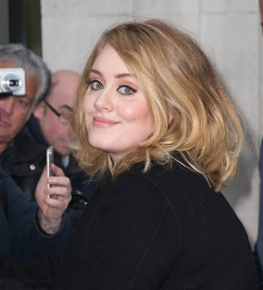 Adele announces tour