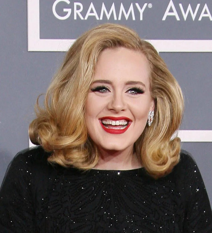 Adele extends tour as fans crash ticket sites