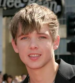 Actor Thieriot engaged