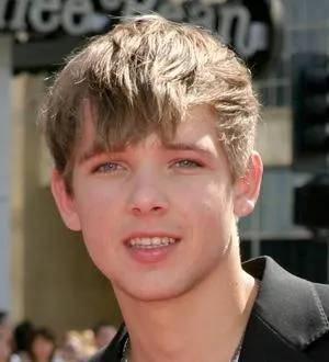 Actor Thieriot engaged