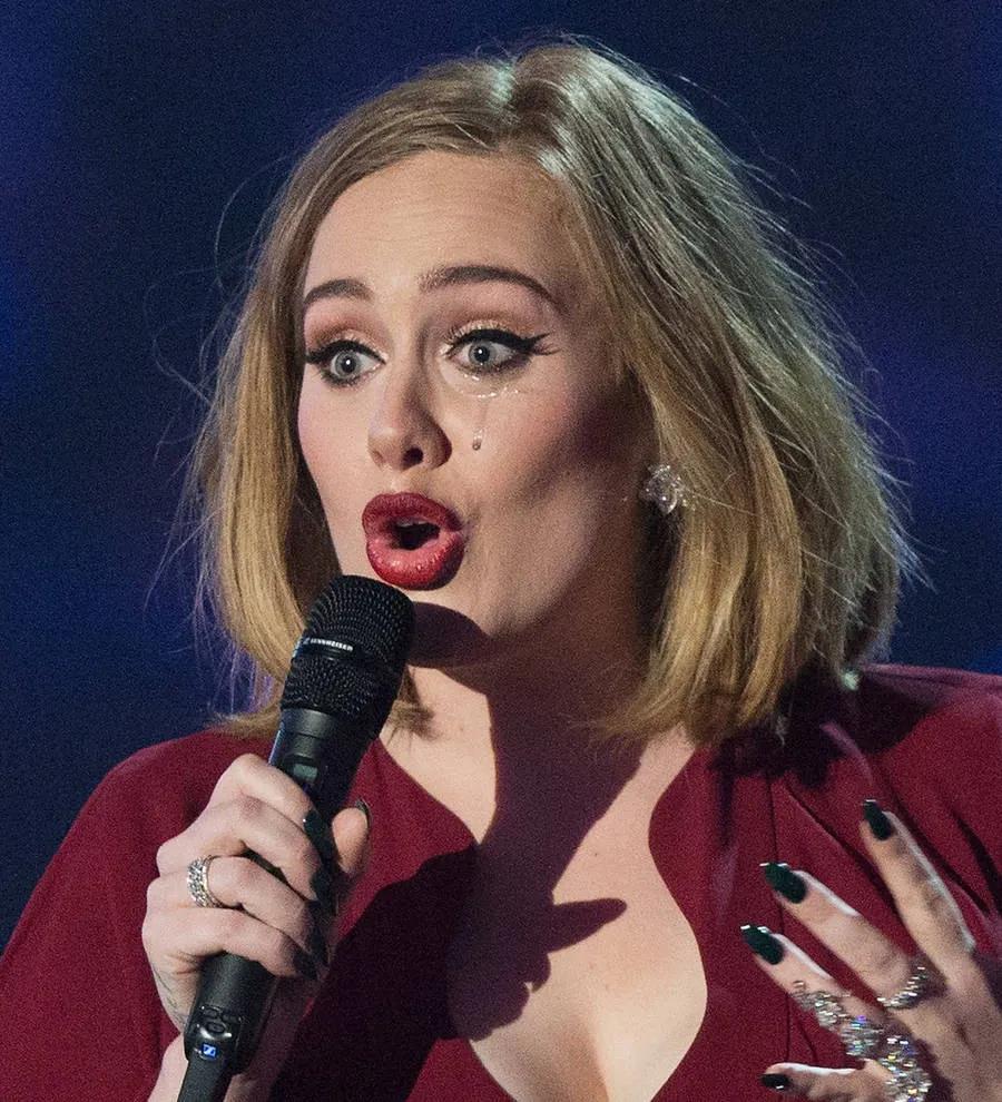 Adele congratulates fans on concert engagement