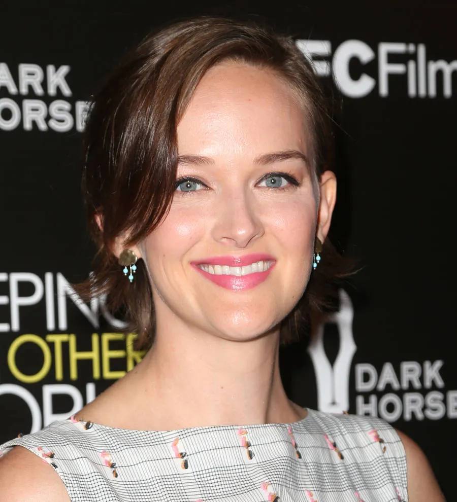 Actress Jess Weixler weds