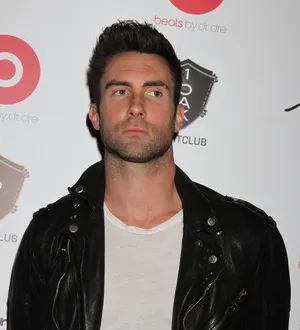 Adam Levine & Angie Everhart sign up for TV golf challenge