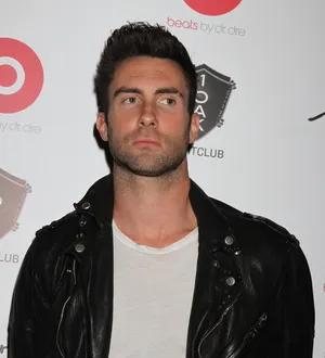 Adam Levine & Angie Everhart sign up for TV golf challenge