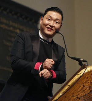 Psy gives guest lecture at Harvard