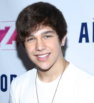 Austin Mahone treated for blood clot