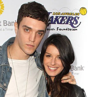 Shenae Grimes films comedy short about her whirlwind marriage