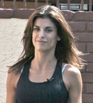 Elisabetta Canalis dislocated shoulder in TV dance rehearsals
