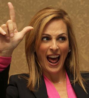 Deaf Marlee Matlin rallies for theater changes