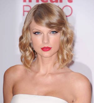Taylor Swift leads tributes to Oscar de la Renta