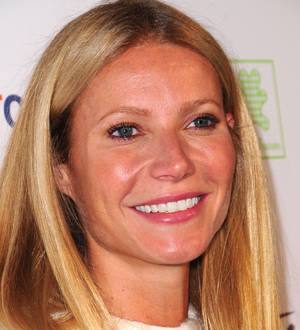Gwyneth Paltrow stuffs face in TV challenge