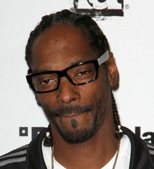 Snoop held by immigration for having 'too much cash'