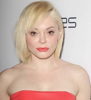 Rose McGowan breaks her toe