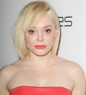Rose McGowan breaks her toe