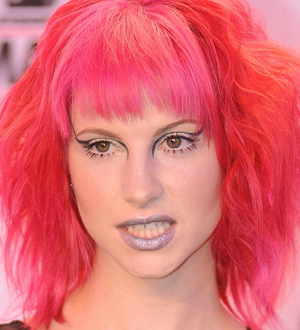 Paramore announce 'yard sale' for Japan