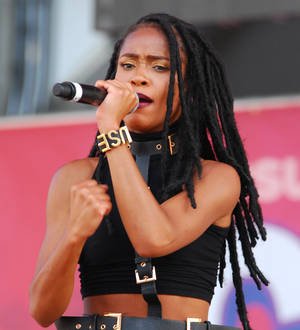 Pop star Simone Battle dies at 25
