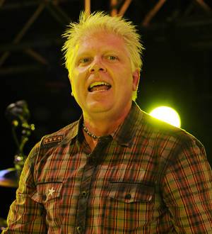 Dexter Holland sued over airplane