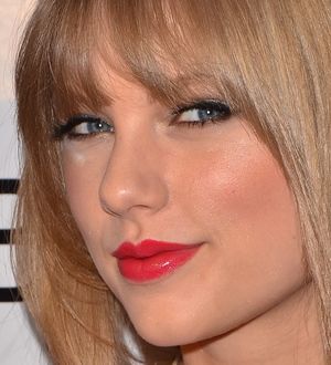 Taylor Swift donates books to Tennessee library