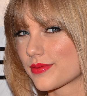 Taylor Swift donates books to Tennessee library