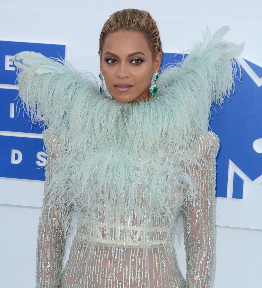 Beyonce leads tributes to Obama family