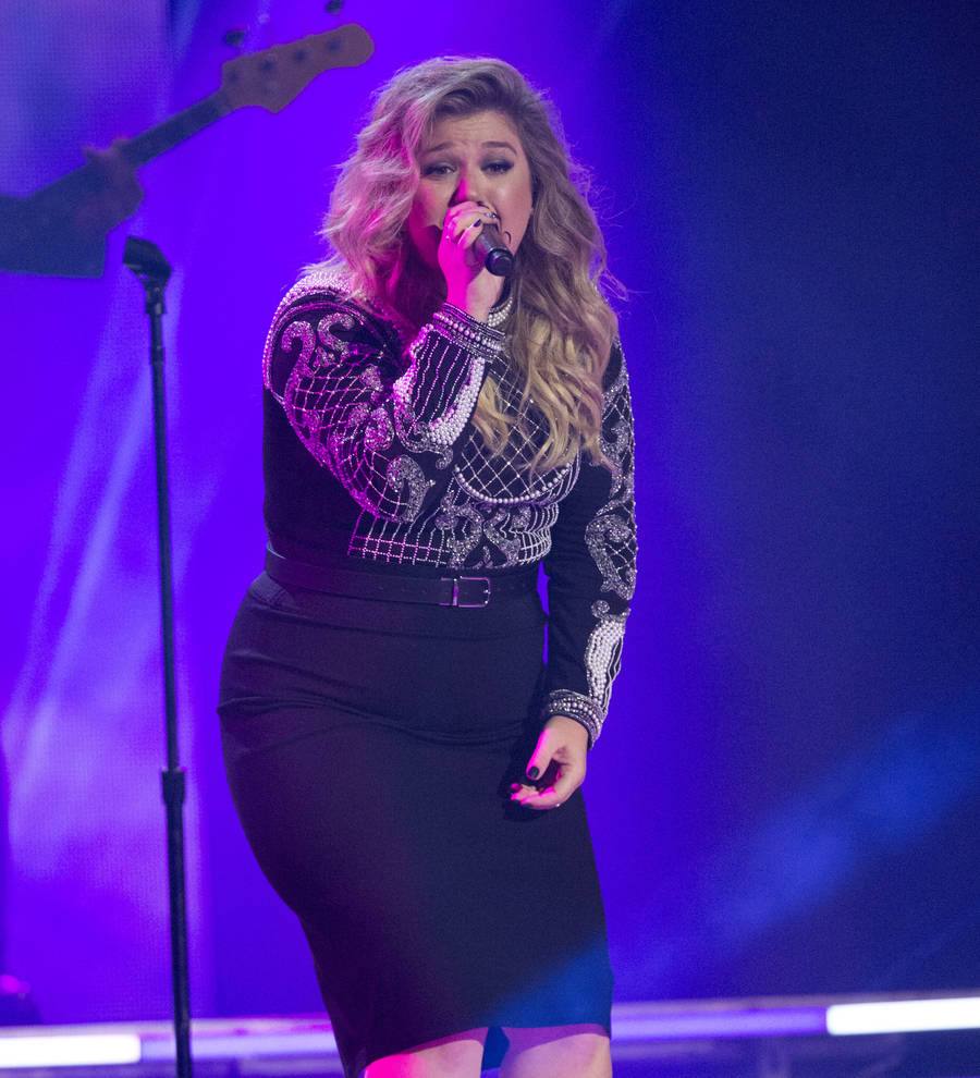 Kelly Clarkson: 'I felt bullied by Clive Davis and his record label executives'