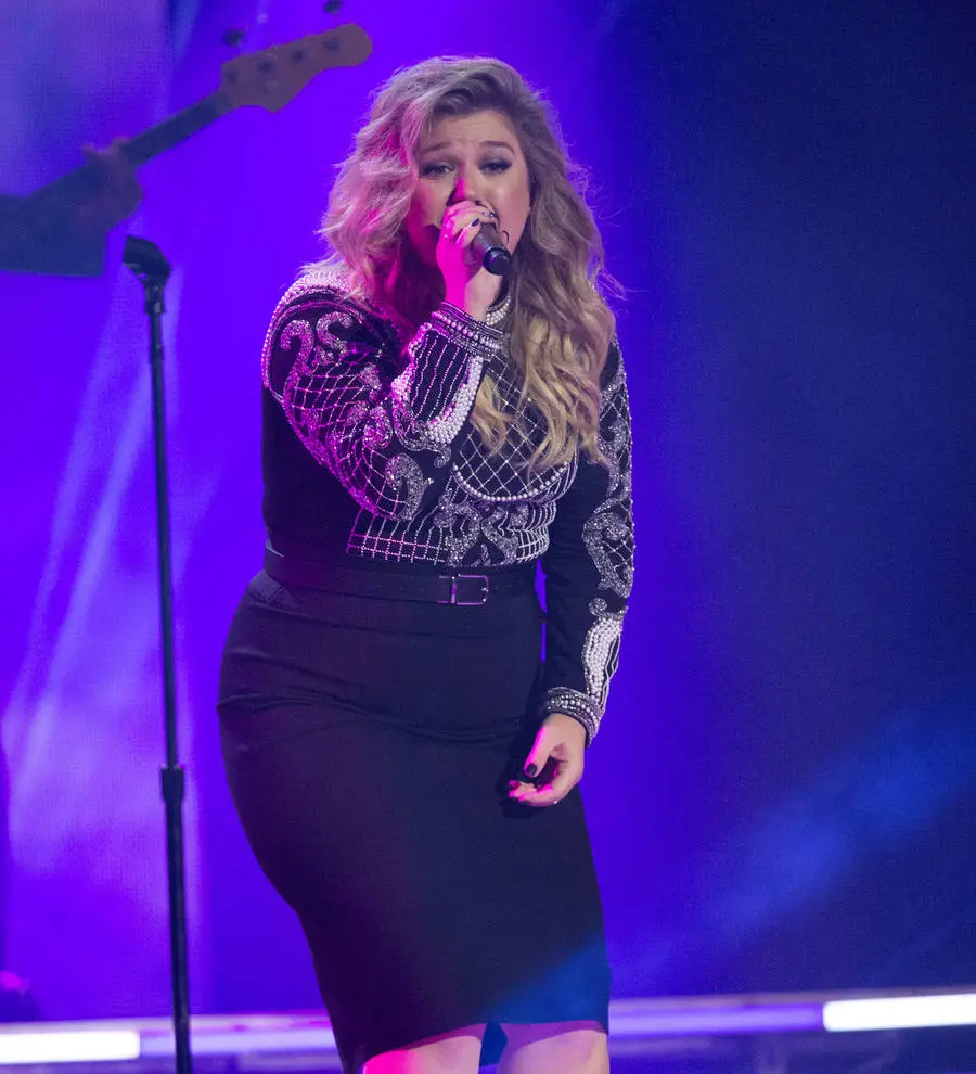 Kelly Clarkson: 'I felt bullied by Clive Davis and his record label executives'