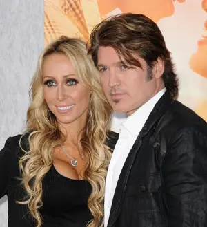 Cyrus' Parents Reunite for Family Night Out