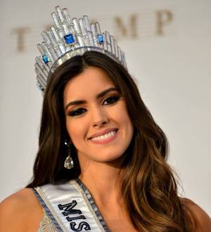 Shakira & Sofia Vergara celebrate Miss Universe win with fellow Barranquilla babe Vega