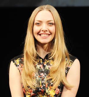 Hugh Jackman serenades birthday girl Amanda Seyfried