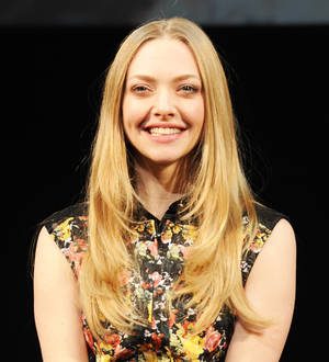 Hugh Jackman serenades birthday girl Amanda Seyfried
