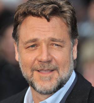 Russell Crowe backs Justin Bieber over graffiti