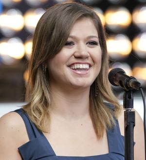 Single Kelly Clarkson is considered an 'old maid' in native Texas