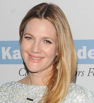 Drew Barrymore honored with beauty award