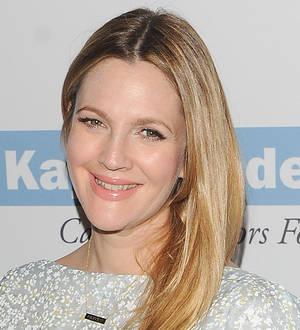 Drew Barrymore honored with beauty award