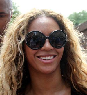 Beyonce reworks Halo lyrics to joke about onstage fan incident