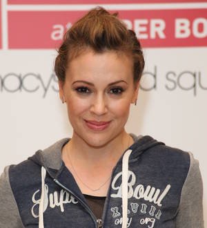 Alyssa Milano backs Kristen Bell and Dax Shepard's anti-paparazzi campaign